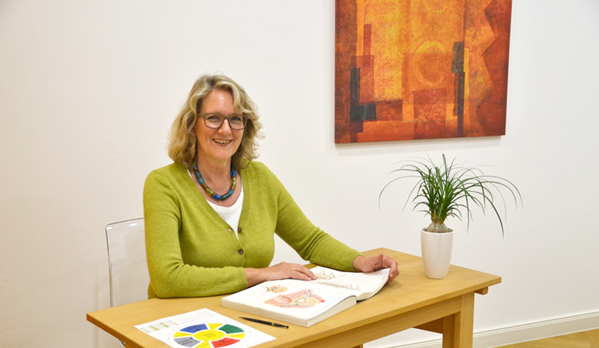 Sabine Brockerhoff. Physiotherapeutin, Heilpraktikerin und  abgeschlossene osteopathische Ausbildung VOD.